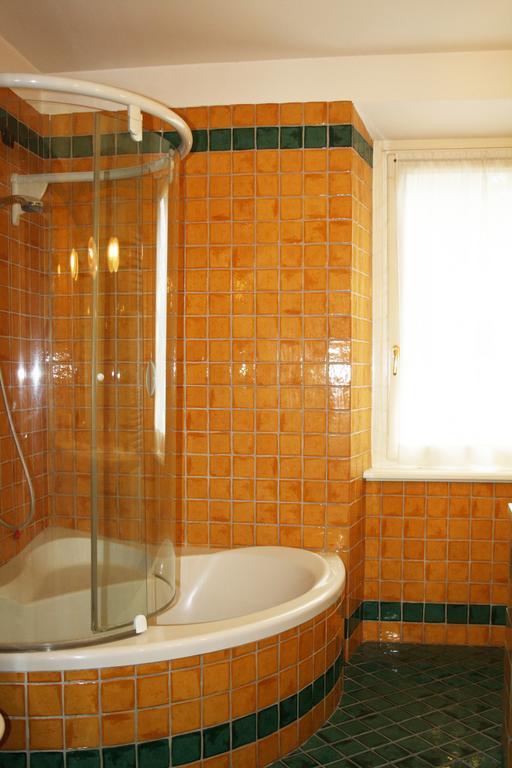 Antico Glicine B&B Maslianico Buitenkant foto